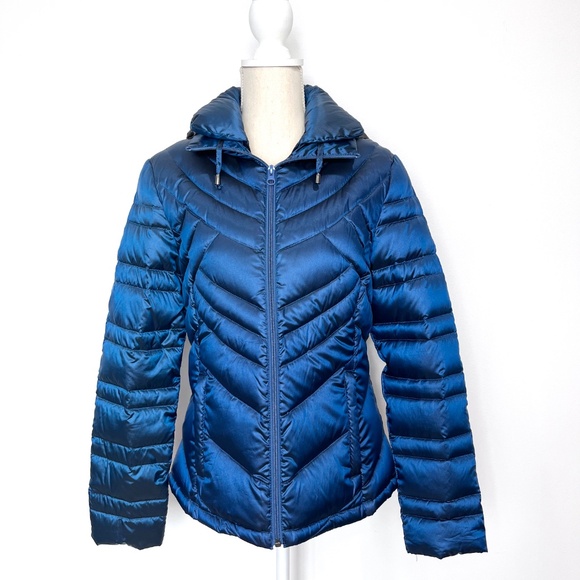 TravelSmith Blue Down Puffer Coat Packable Winter Jacket with Hood - Picture 4 of 10
